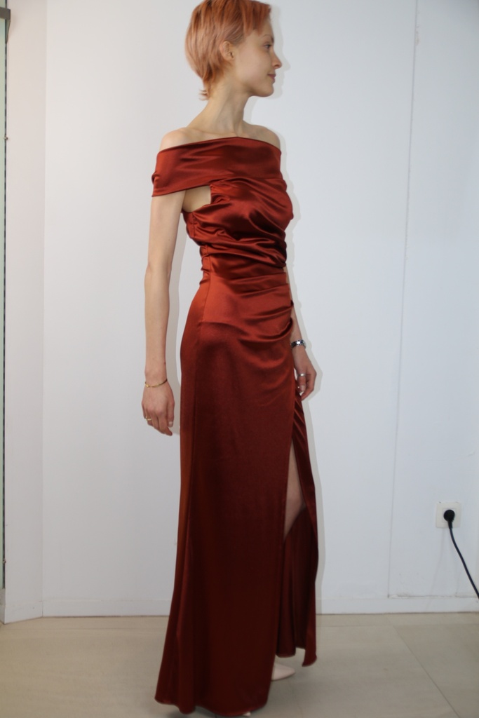 [200952] Lange jurk Loyd gekruiste V-hals brede shouderband  - Roestbruin Detail