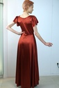 [200950] Lange satijnen jurk Lauryn volantmouw gekruiste V-hals  - Roestbruin Detail