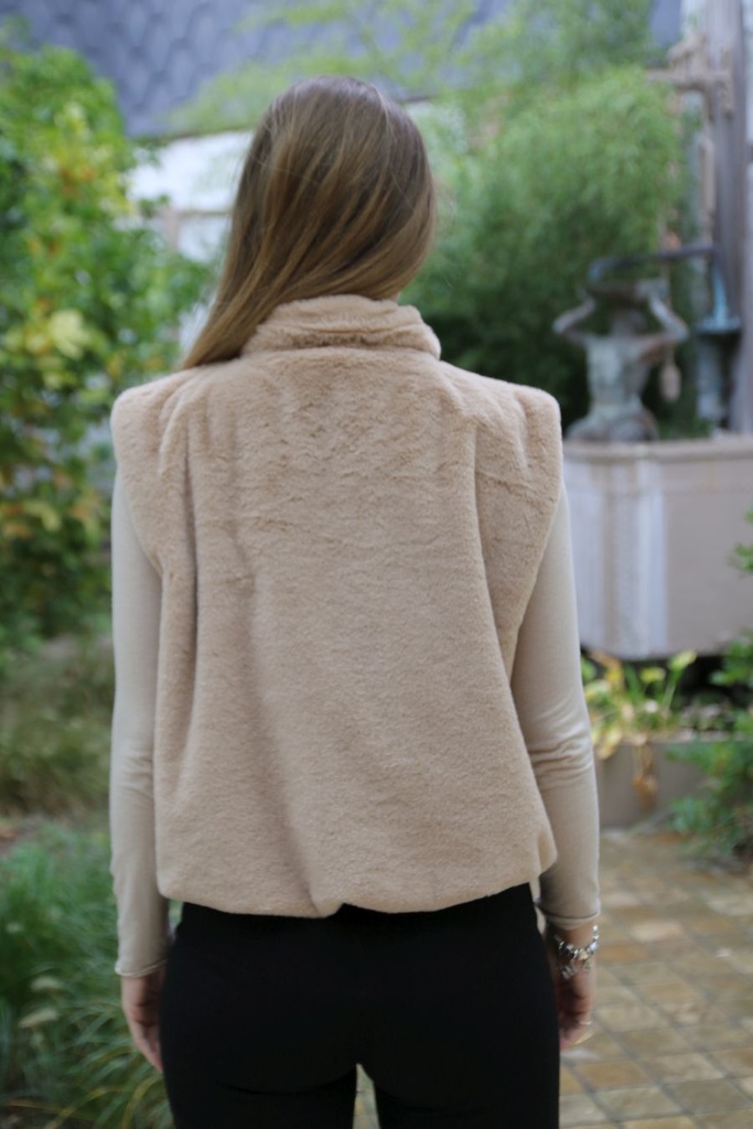 [200675] Lamia eco pels rirtssluiting sierkleppen mouwloos - Camel Detail