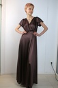 [200950] Lange satijnen jurk Lauryn volantmouw gekruiste V-hals  - Bruin Detail