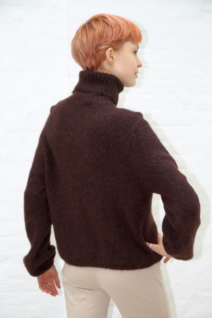 [200890] Pull Phileine nm25 zacht geribde rolkraag lange mouwen alpaca - Donkerbruin Detail