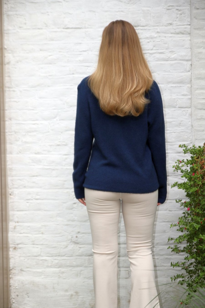 Pul Liselotte nm25 V-neck baby alpaga and wool - Donkerblauw Detail