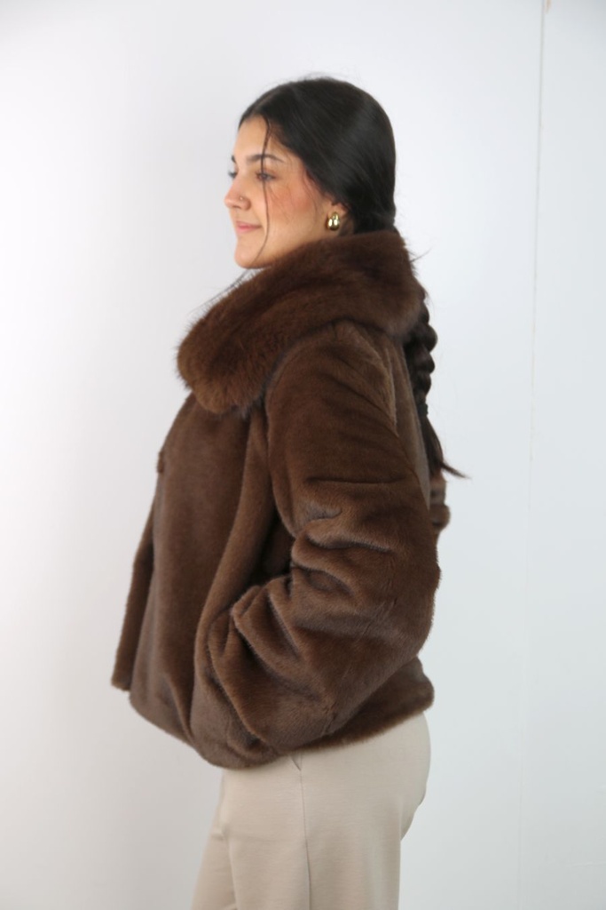 [201123] Kort jasje Nikai ecopels kraag met overslag  - Bruin Detail