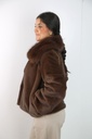 [201123] Kort jasje Nikai ecopels kraag met overslag  - Bruin Detail