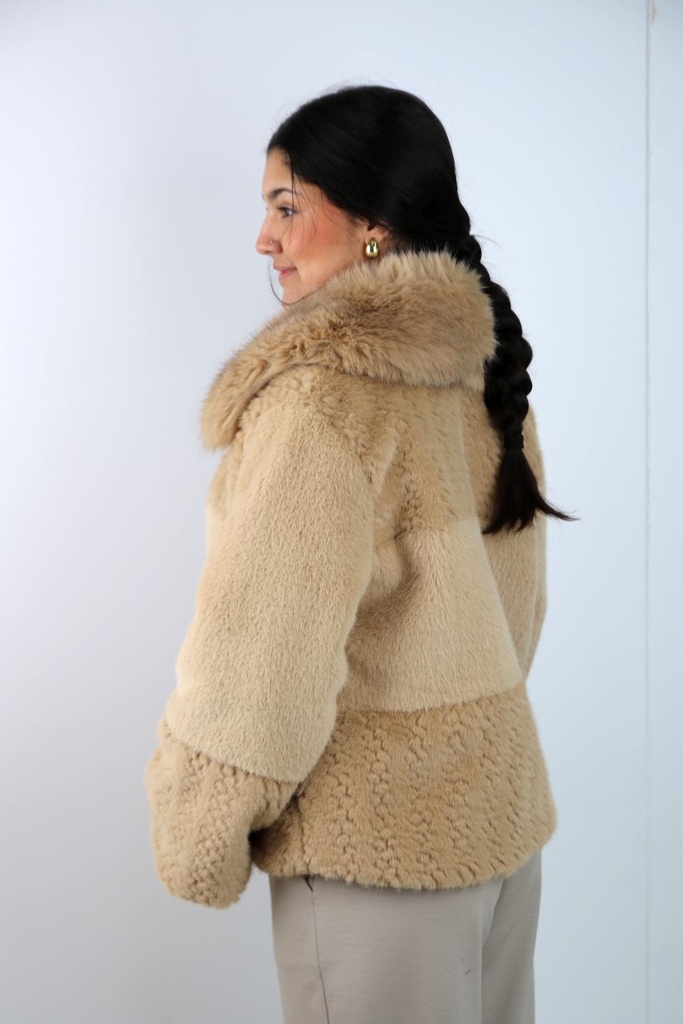 [201126] Nisha kort jasje ecopels reliëfpatroon kraag  - Camel Detail