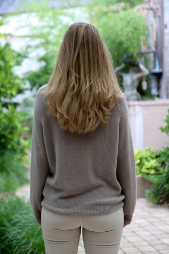 Pul Lucie nm25 round neck contains baby alpaga and wool - Donkerbeige Detail