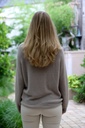 Pul Lucie nm25 round neck contains baby alpaga and wool - Donkerbeige Detail