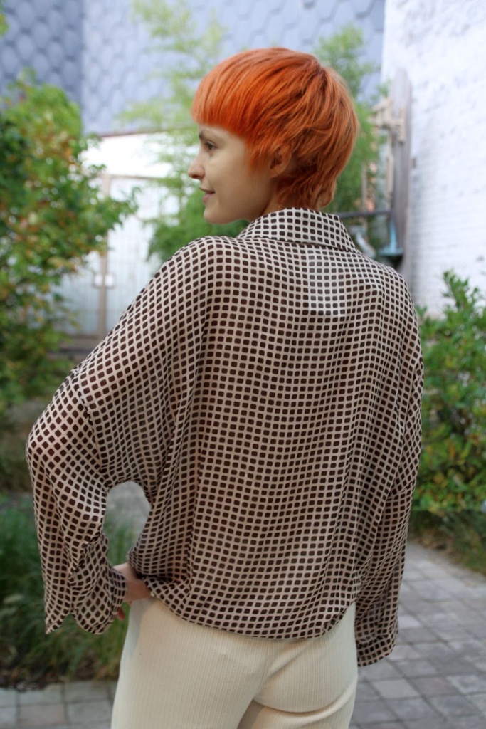 [200826] Blouse  Lorenz nm100 blokjes kraag nacré doorgeknoopt - Beige-bruin Detail