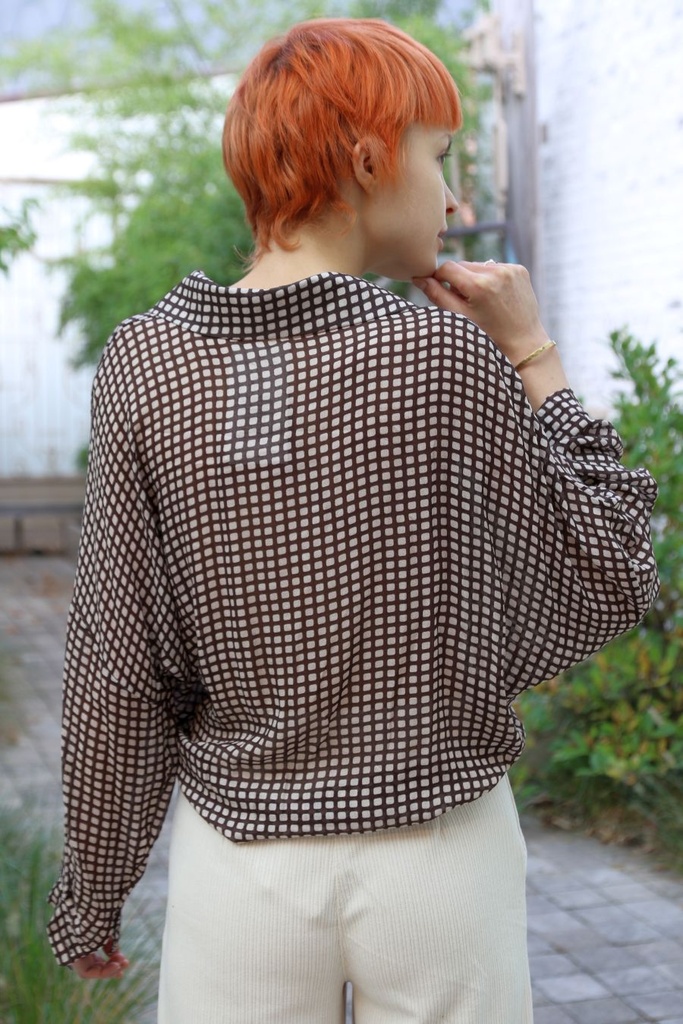 [200826] Blouse  Lorenz nm100 blokjes kraag nacré doorgeknoopt - Bruin-beige Detail