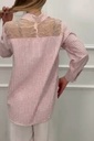 Geruite blouse Robin met polokraag, broche en kant - Roze Detail