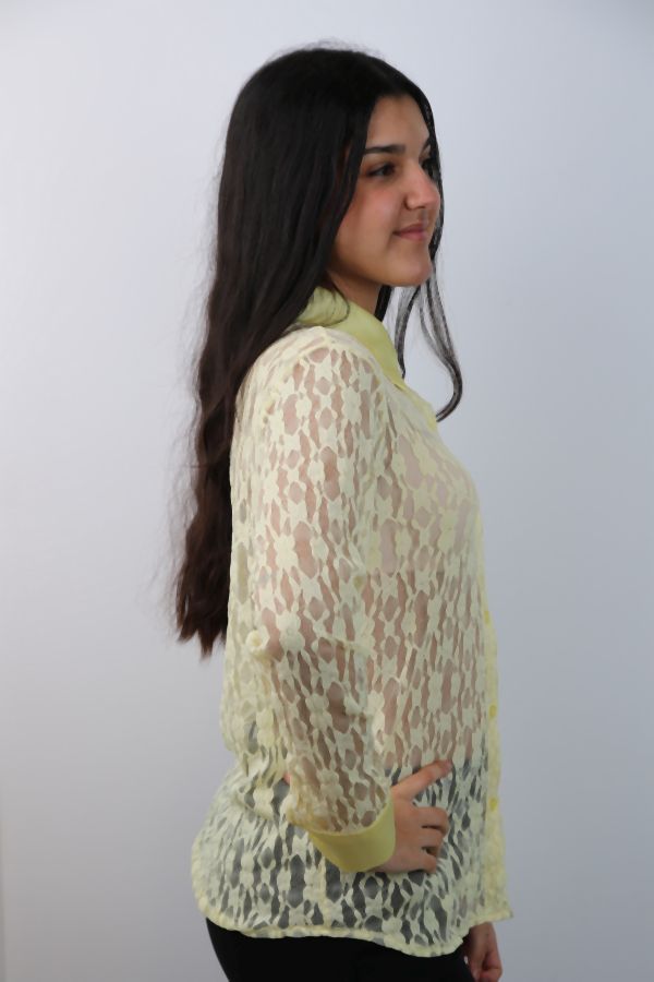 [201260] Kanten blouse Roosmarijn met satijnen kraag  - Lichtgeel Detail