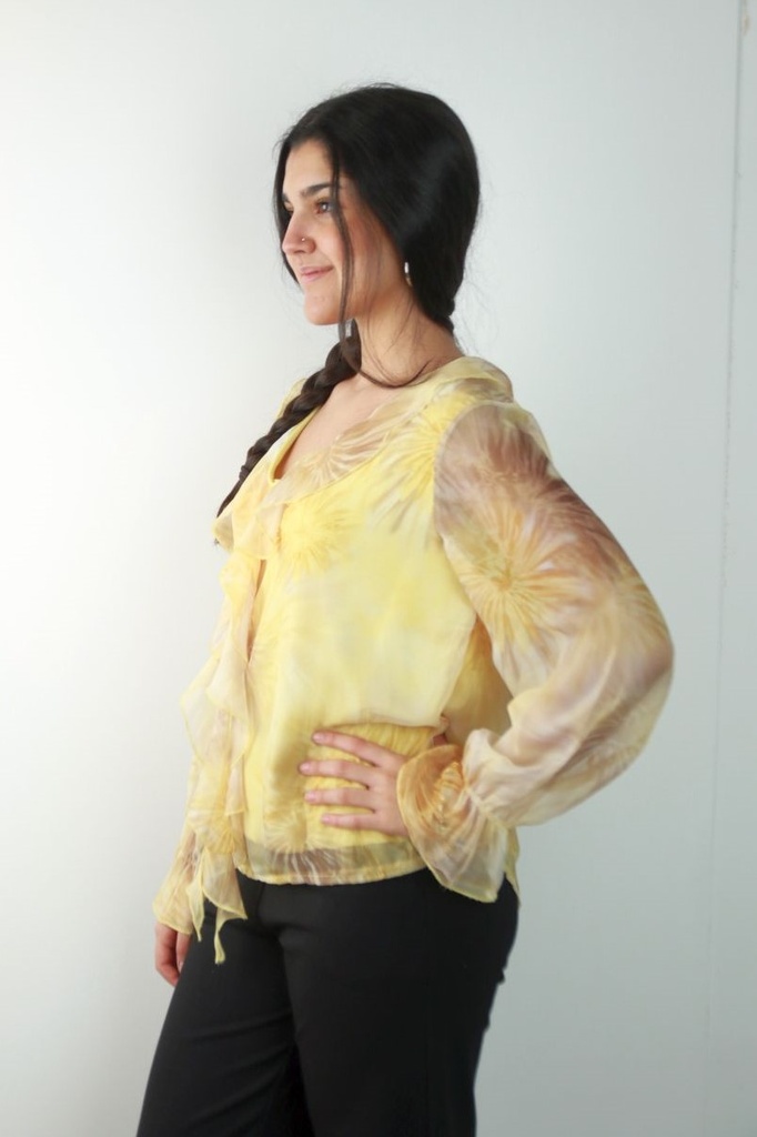 [201298] Gevoerde blouse Rida met volantkraag en trompetmouw nm47 - Geel-beige Detail