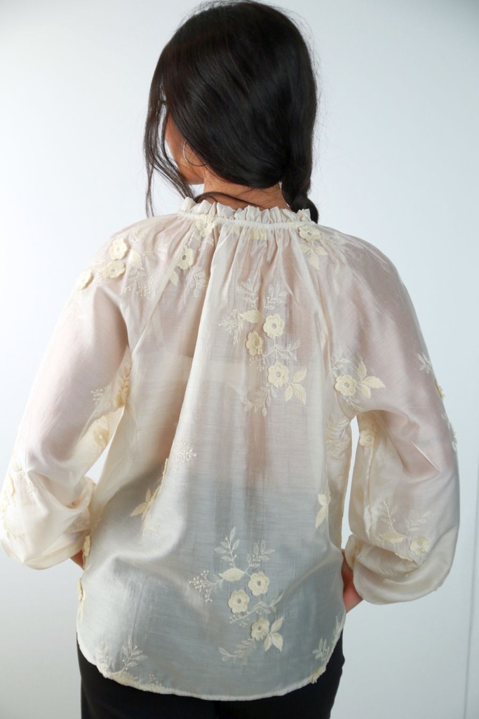 [201299] Geborduurde blouse Rosanna gefronste kraag nm85 - Lichtbeige Detail