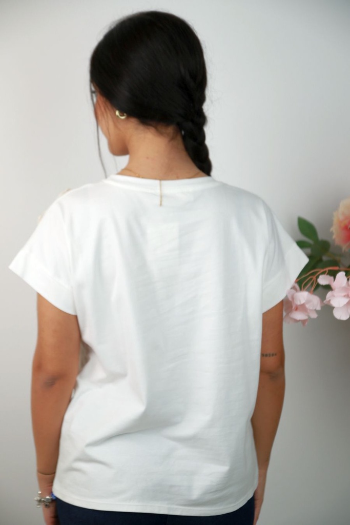 [201440] T-shirt Nuria nm92 twee gehaakte bloemen  - Wit-beige Detail