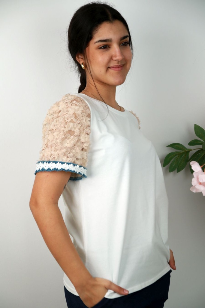 [201443] Najla nm92 T-shirt kant aan mouw met gehaakte boord - Wit-roze Detail