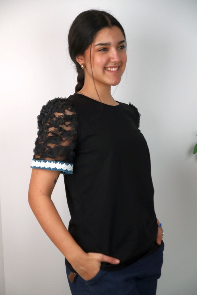 [201443] Najla nm92 T-shirt kant aan mouw met gehaakte boord - Zwart-zwart Detail