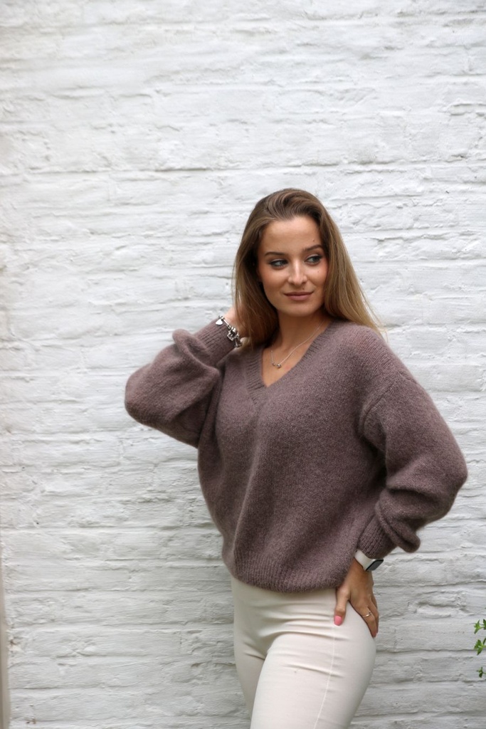 [10017279] Mohair trui Lune nm65 V-hals bevat mohair en wol - Taupe Detail