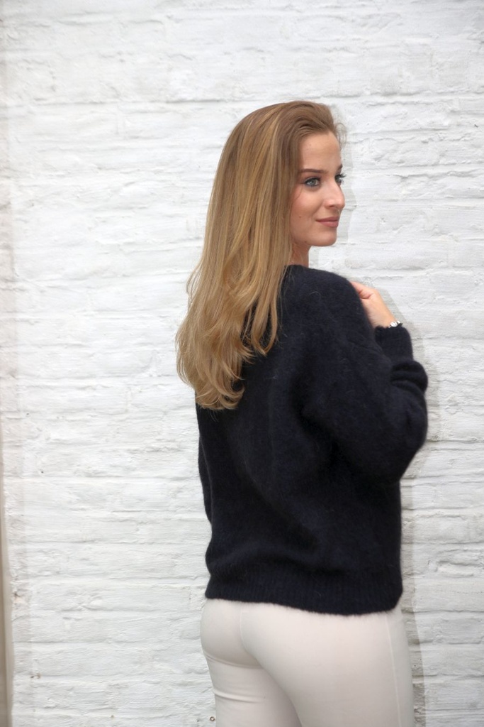 [10017279] Mohair trui Lune nm65 V-hals bevat mohair en wol - Zwart Detail