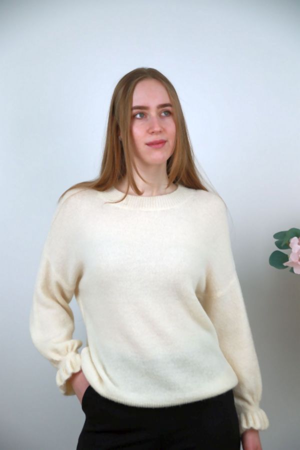 [201632] Pull Nees nm27 ronde hals gefronste trompetmouw - Crème Detail