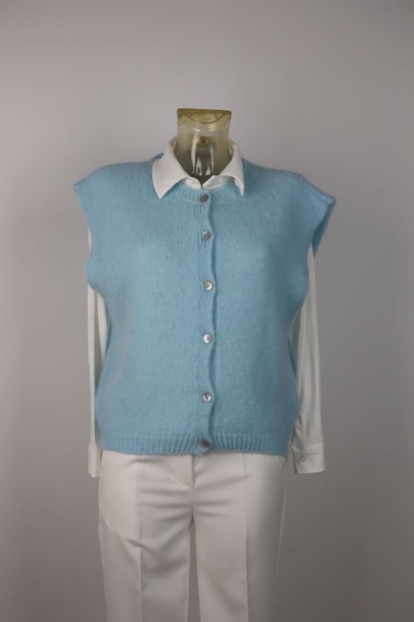 [201402] Gilet Sil nm65 mohair en wol, open hals, mouwloos met nacré knopen - Lichtblauw Detail