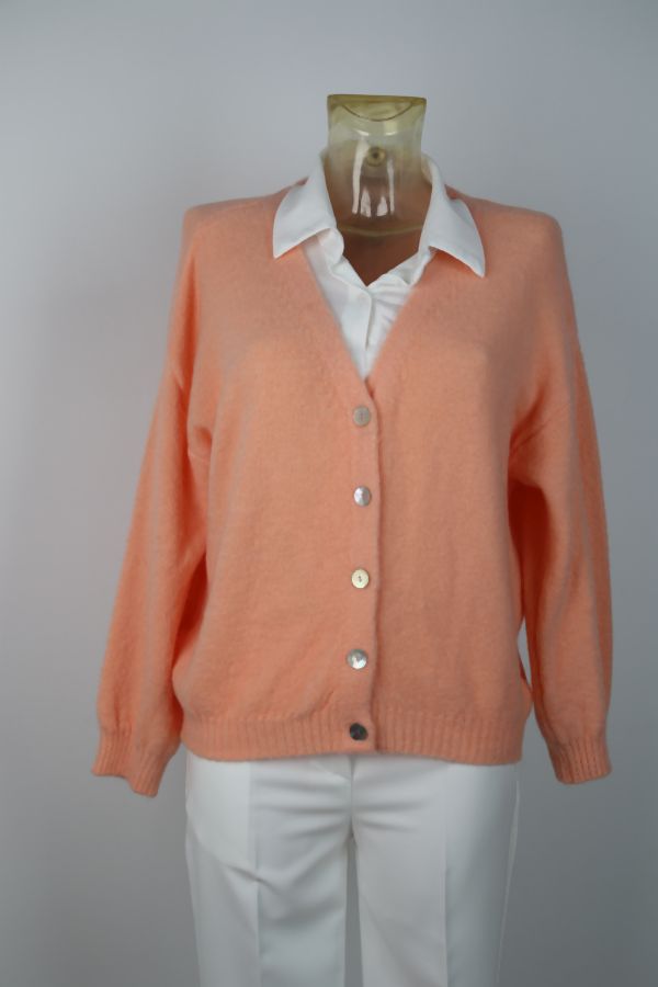 Cardigan Sebastiaan nm25 suri alpaca, V-hals met lange mouwen en nacré knopen - Perzik Detail