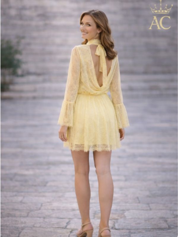 [201657] Jurk Qi kant open rug striklint achteraan met uiteenlopende mouwen  - Geel Detail