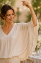 [202097] Blouse Skyler nm97 glanzende v-hals vooraan en achteraan wijde mouw en gepofte zoom - Beige Detail