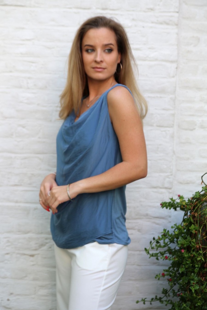 Zijde tank top Lieke nm100 front in zijde met drapagekraag - Jeansblauw Detail