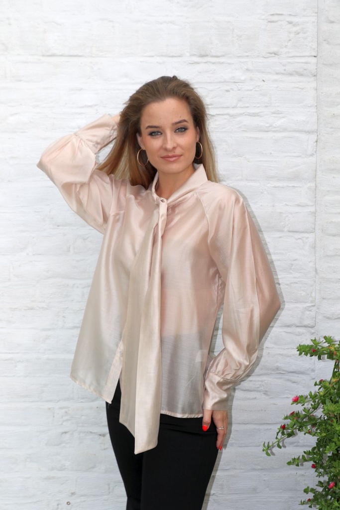 [10017358] Blouse Lesley nm85 tencel lange jabot  - Beige Detail