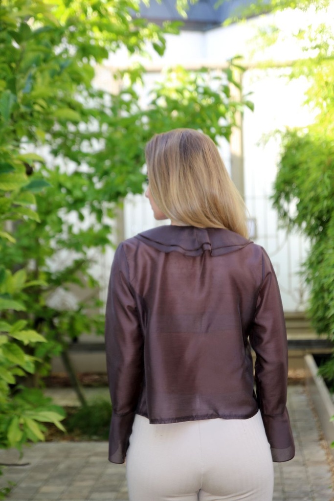 [10017350] Loren nm85 tencel V-hals dubbele volant - Bruin Detail