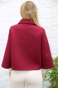 Korte jas Lieze nm6 afgeronde kraag 3 schuine knoopsluiting  - Bordeaux Detail