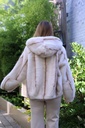 [10017412] Jas  Lyndsey eco ijsberenpels met capuchon - Beige Detail