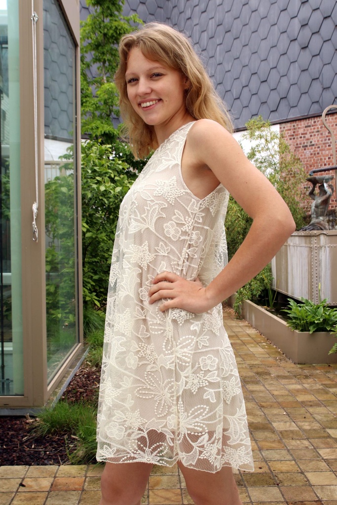 Embroidered overgown Johanne
