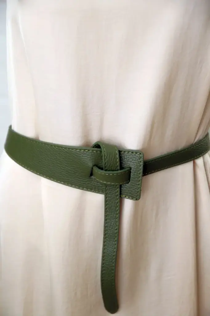 Ceinture en cuir Lucas triangulaire en veau surpiqué