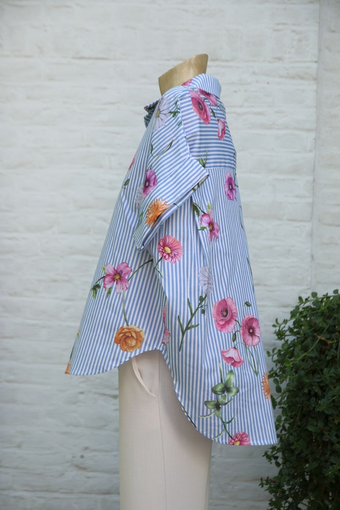 Tuniek Jerayno nm97 gelijnd en bloemen kraag