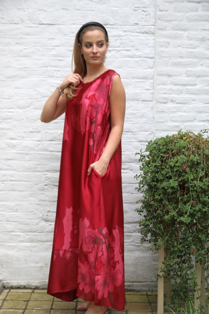 Long sleeveless satin dress Karo nm100