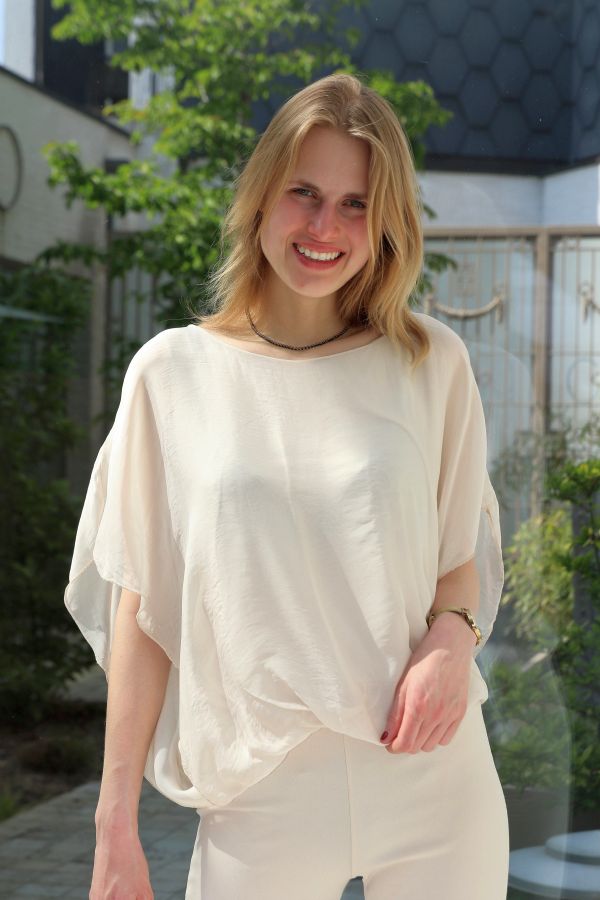 Zijde blouse Levi nm98 zijde open hals vleermuismouw