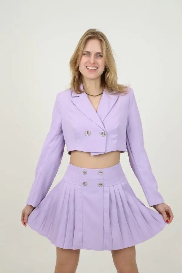 81102 Evertine plissé korte rok dubbel rij strassknopen brede taillband