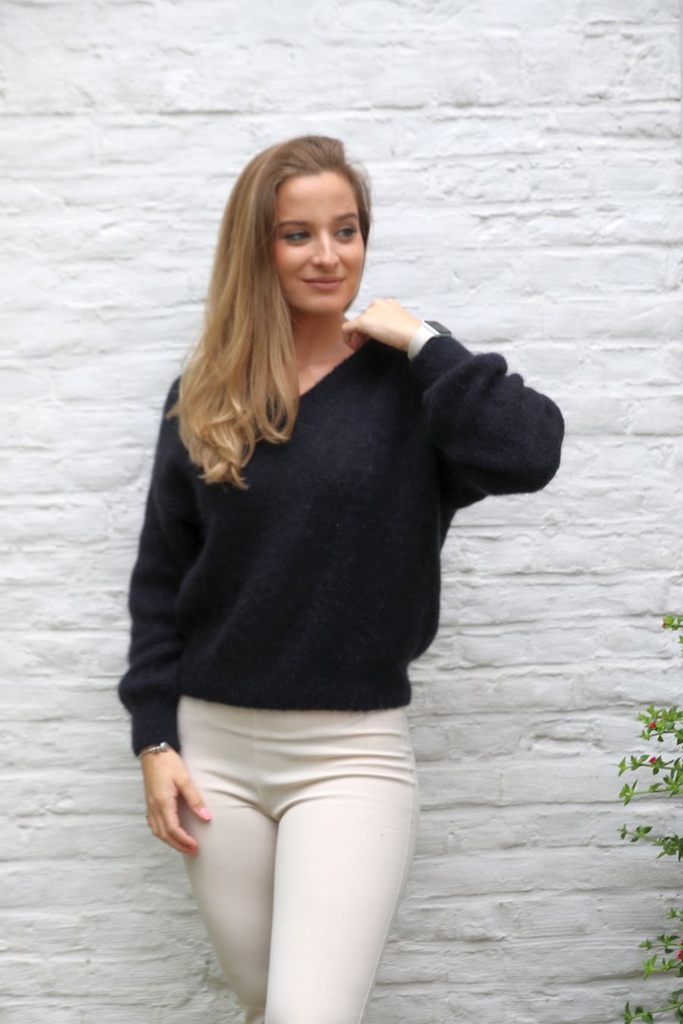 Pull en mohair Lune nm65 col en V contient du mohair et de la laine