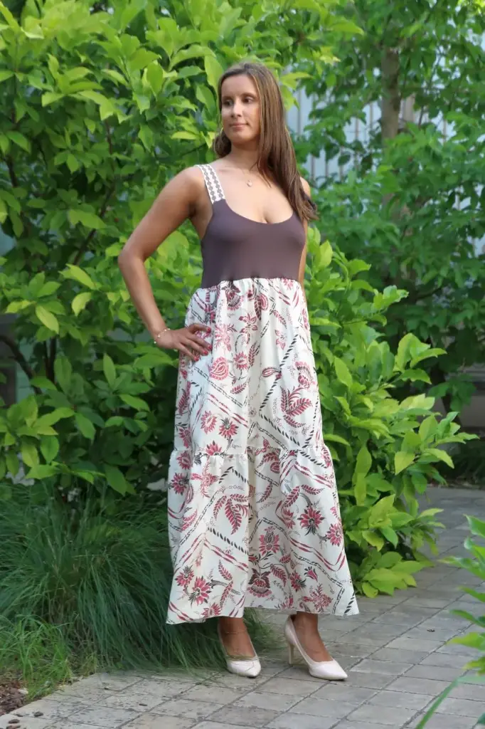 Lange zomerjurk Jannet nm100 effen buste geborduurde schouderband