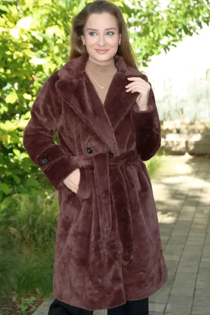 Jas Lyn eco berenpels puntkraag en taillebinder 