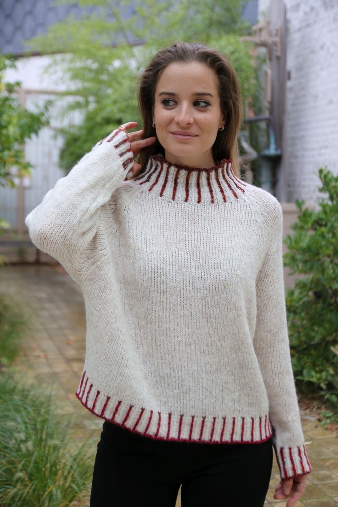 Pul Louk nm26 opstaande geribde en gelijnde kraag en zoom 