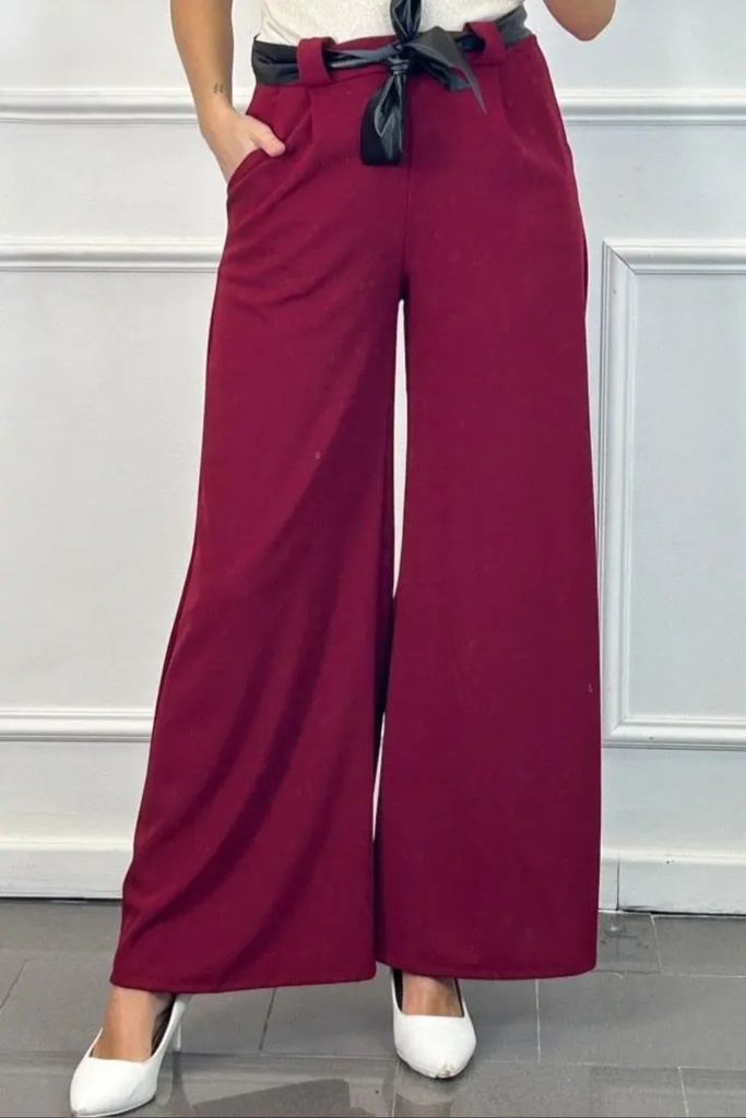 Wijde pantalon Nikki in crêpe met zwarte taillebinder