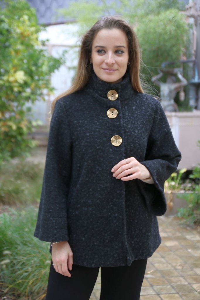 Korte jas Lyana opstaande kraag wol look 3 knopen   