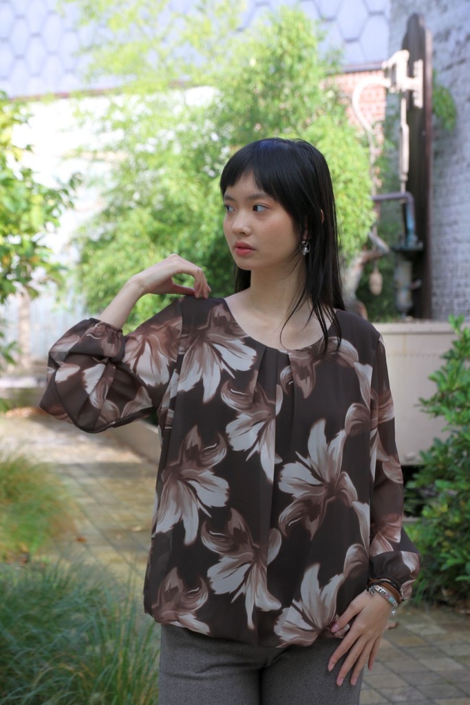 Blouse Nore nm 36 open hals gevoerd 