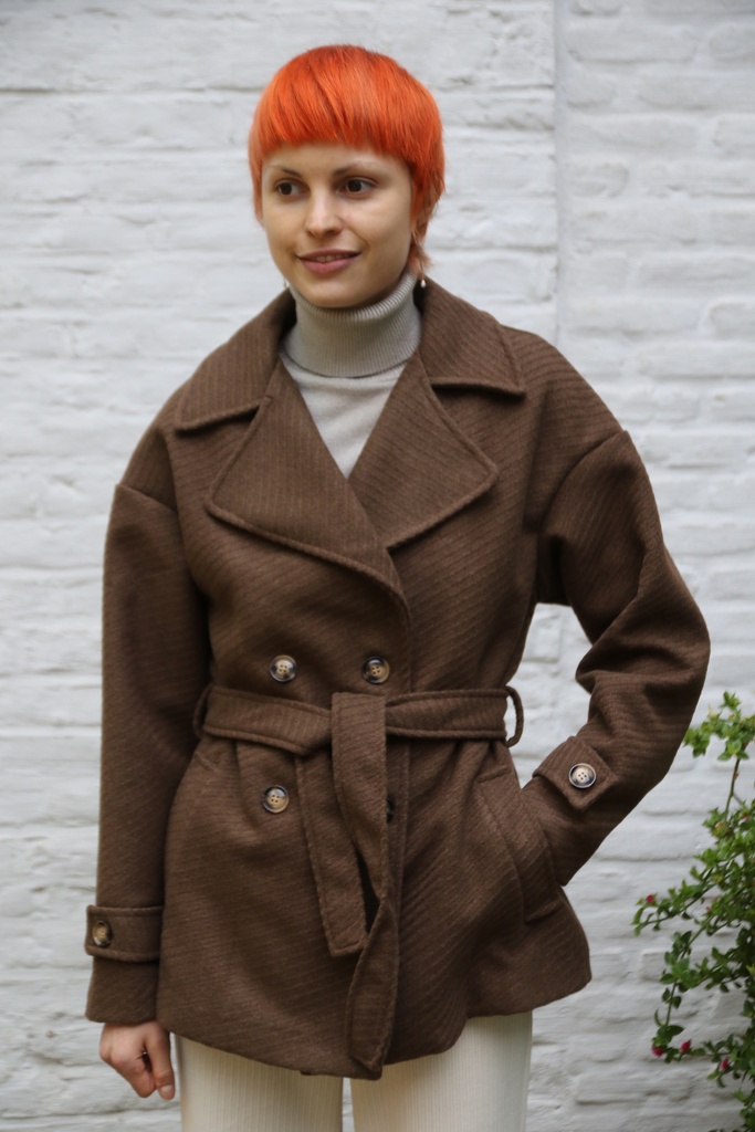 Korte jas 6217 Lizze 20nm grote puntkraag 