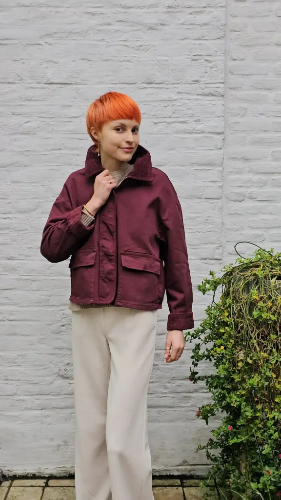 Korte jacket Nomi nm97 met geribbelde kraag 