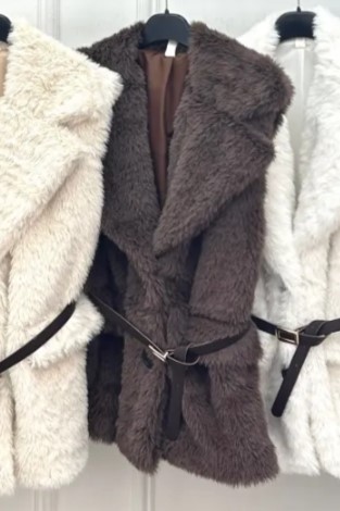 Mouwloos jasje Melina uit ecopels met riem