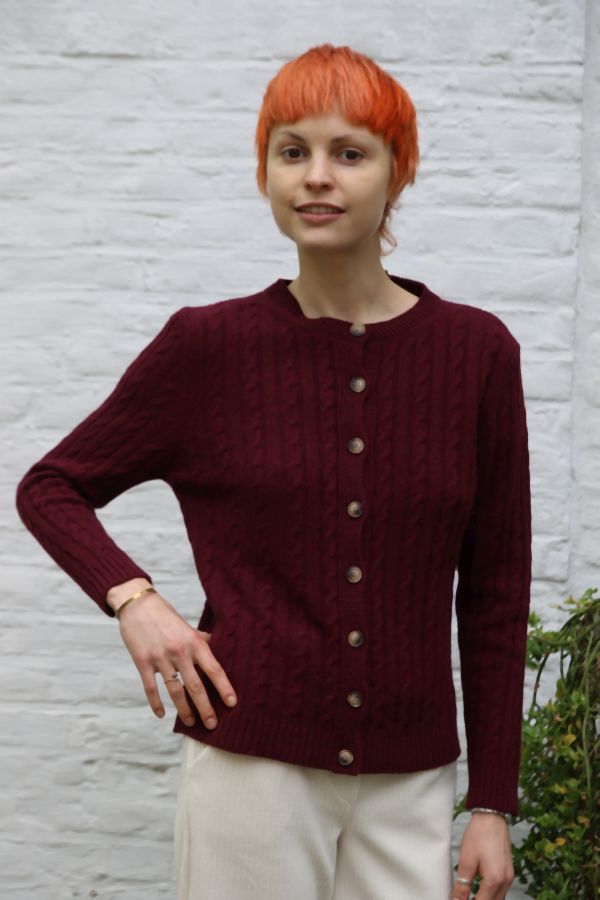 Cardigan Olivia nm80 ronde hals 8 knopen kabelsteek