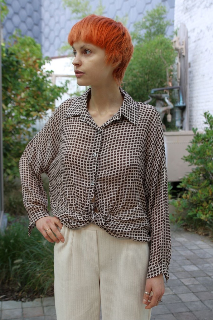 Blouse  Lorenz nm100 blokjes kraag nacré doorgeknoopt
